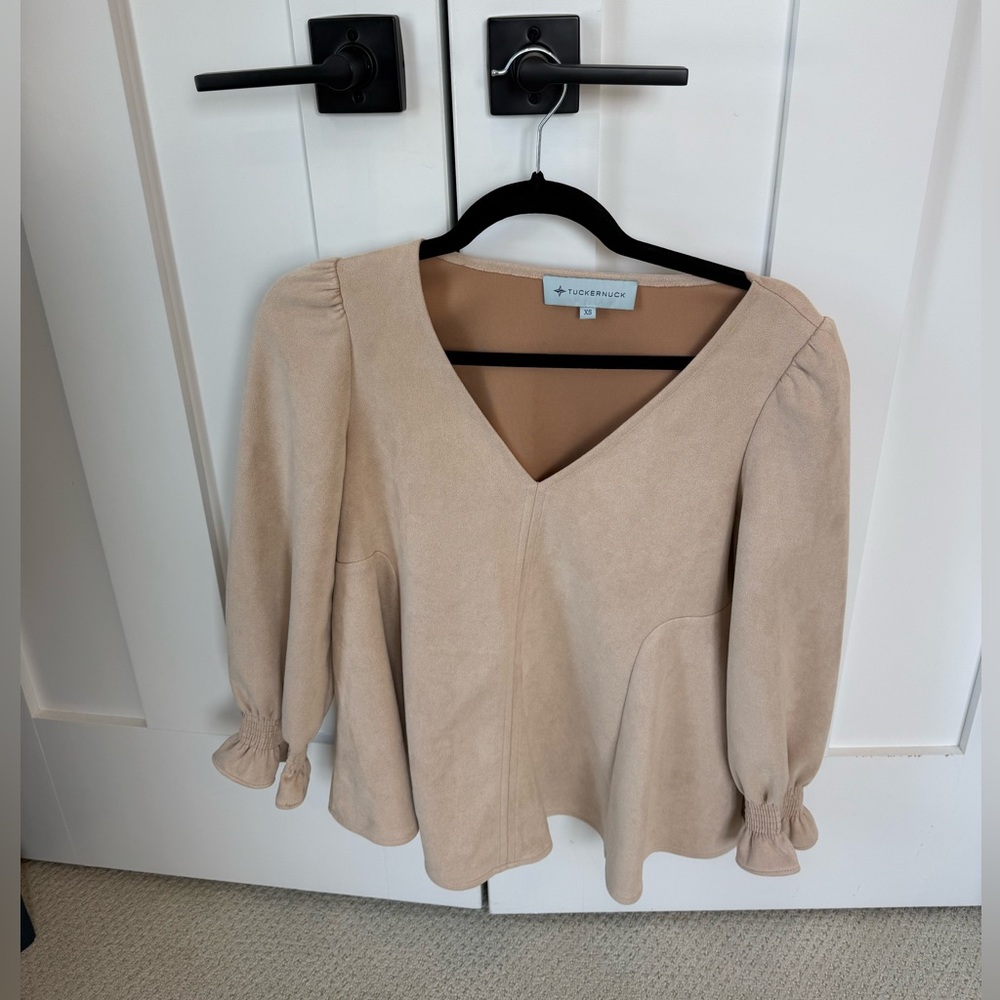 Tuckernuck Easton V-Neck Bone Suede Top XS